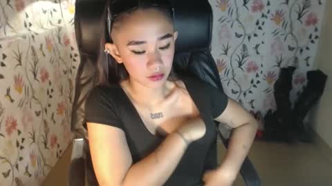 Snapshot of sweetdannica chatting on December 26, 2:27 pm Danni online show from December 26, 2:27 pm