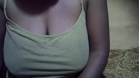 Snapshot of sweetdivah2 chatting on May 7, 6:08 am divinah online show from May 7, 6:08 am