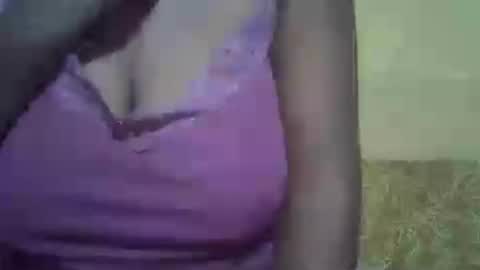 Snapshot of sweetdivah2 chatting on June 18, 9:47 am divinah online show from June 18, 9:47 am