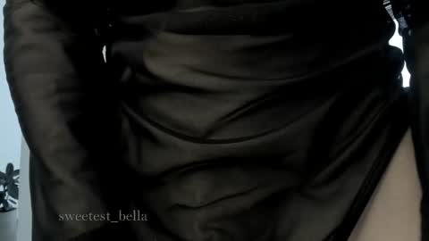 Snapshot of sweetest_bella chatting on April 24, 9:28 pm Bella online show from April 24, 9:28 pm
