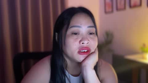 Snapshot of sweetestsmile_ chatting on February 21, 3:24 pm Khaye online show from February 21, 3:24 pm