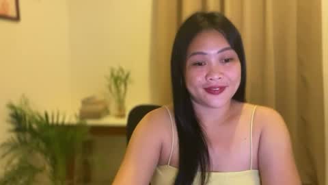 Snapshot of sweetestsmile_ chatting on April 29, 3:49 pm Khaye online show from April 29, 3:49 pm