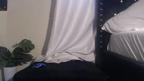 Snapshot of sweetfruit22 chatting on May 14, 12:01 pm your favourite berry online show from May 14, 12:01 pm