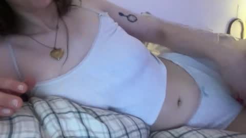 Snapshot of sweetgirl7000 chatting on February 1, 3:43 pm sweetgirl7000 online show from February 1, 3:43 pm