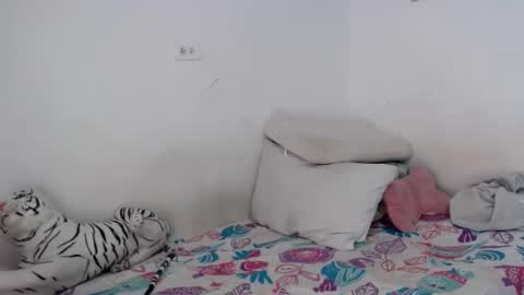 Snapshot of sweetgirsl chatting on May 26, 7:43 pm sweetgirsl online show from May 26, 7:43 pm
