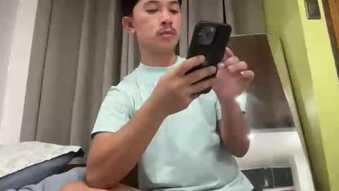 Snapshot of sweetguy102103 chatting on October 29, 9:22 am khrayan online show from October 29, 9:22 am