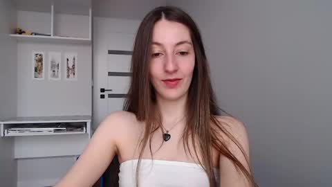 Snapshot of sweetheart_77 chatting on May 5, 7:38 am Emma online show from May 5, 7:38 am