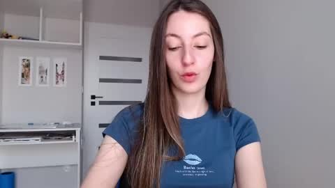 Snapshot of sweetheart_77 chatting on May 22, 7:37 am Emma online show from May 22, 7:37 am