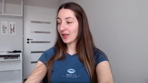 Snapshot of sweetheart_77 chatting on June 2, 9:33 am Emma online show from June 2, 9:33 am