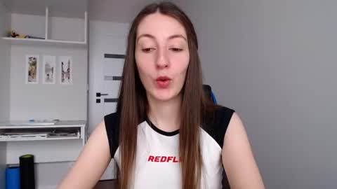 Snapshot of sweetheart_77 chatting on June 10, 8:02 am Emma online show from June 10, 8:02 am