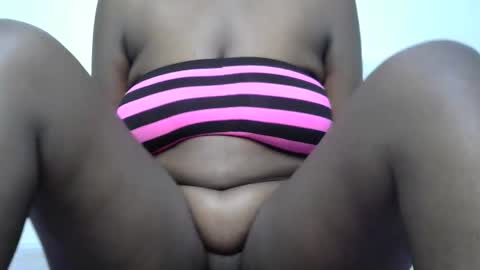 Snapshot of sweetheidey chatting on May 19, 9:21 pm sweetheidey online show from May 19, 9:21 pm