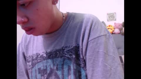 Snapshot of sweethoney22_ chatting on February 25, 10:47 am Sabrina y Eliot online show from February 25, 10:47 am