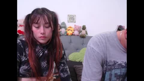 Snapshot of sweethoney22_ chatting on February 25, 1:50 pm Sabrina y Eliot online show from February 25, 1:50 pm