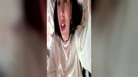 Snapshot of sweetie__annie chatting on June 13, 4:21 am Ana Mara i cant Make noise My family is here online show from June 13, 4:21 am