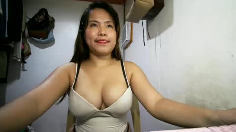 Snapshot of sweetie_trishiaxx chatting on June 24, 8:13 am Your GoodGirlSweet trish online show from June 24, 8:13 am