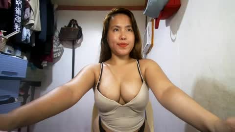 Snapshot of sweetie_trishiaxx chatting on July 28, 6:20 pm Your GoodGirlSweet trish online show from July 28, 6:20 pm