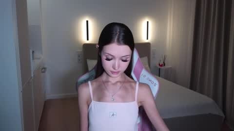 Snapshot of sweetiebones chatting on April 29, 3:38 pm bratty gf online show from April 29, 3:38 pm