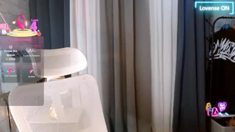 Snapshot of sweetiefox1 chatting on March 13, 2:18 am sweetiefox1 online show from March 13, 2:18 am