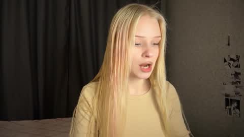 sweetie Lisa3 online show from January 2, 3:58 am