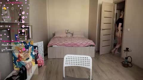 sweetie Lisa3 online show from September 18, 1:57 pm