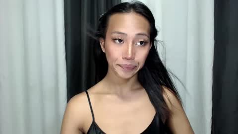 Snapshot of sweetiie_caren chatting on January 17, 12:31 am CAREN online show from January 17, 12:31 am