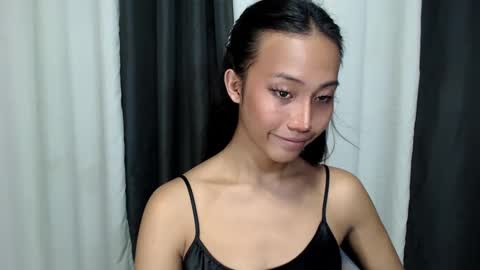 Snapshot of sweetiie_caren chatting on January 17, 3:34 am CAREN online show from January 17, 3:34 am