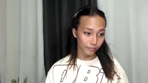 Snapshot of sweetiie_caren chatting on January 23, 3:48 am CAREN online show from January 23, 3:48 am