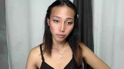Snapshot of sweetiie_caren chatting on January 28, 3:04 am CAREN online show from January 28, 3:04 am