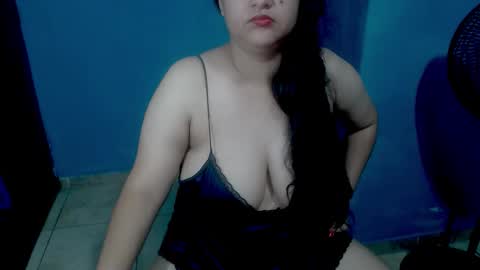 Snapshot of sweetkelly19 chatting on March 25, 12:00 pm sweetkelly19 online show from March 25, 12:00 pm