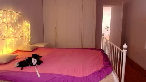 Nabilla online show from December 4, 11:19 am