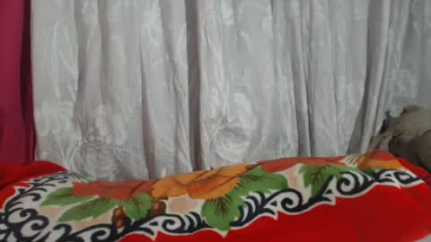 Snapshot of sweetlatinakim chatting on February 28, 6:32 am Camilo online show from February 28, 6:32 am