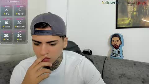 Snapshot of sweetlatinoboy chatting on June 9, 12:06 pm SWEETLATINBOY online show from June 9, 12:06 pm