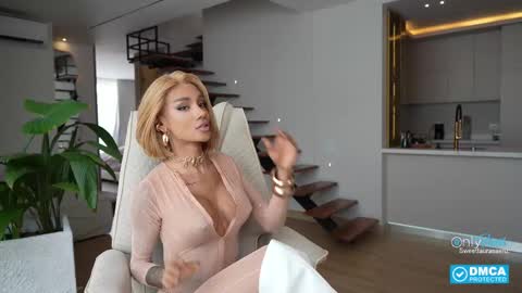 Laura Saenz  Geminis online show from October 19, 3:45 pm