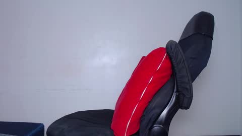 mayra online show from December 3, 9:57 pm