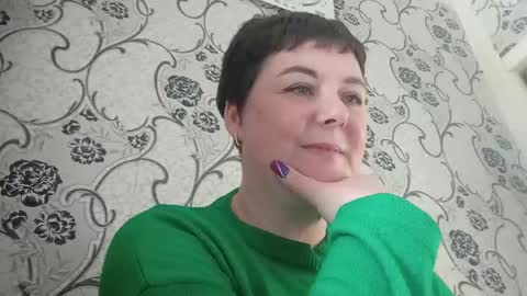 Snapshot of sweetlily8412 chatting on April 16, 11:11 am SELENA online show from April 16, 11:11 am