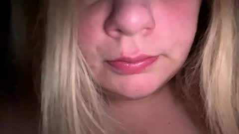 Lisa  online show from February 13, 9:49 am