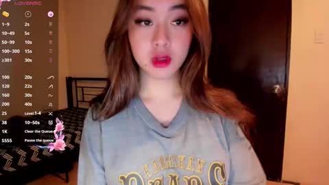 Snapshot of sweetlovepinay04 chatting on May 18, 6:08 am Zoe online show from May 18, 6:08 am