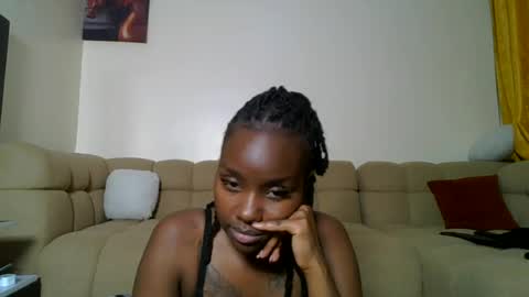 Snapshot of sweetluna_1 chatting on June 25, 6:45 pm sweetluna online show from June 25, 6:45 pm