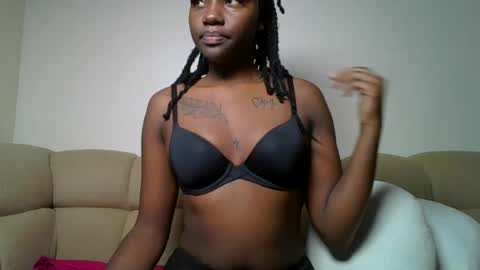 Snapshot of sweetluna_1 chatting on June 30, 12:50 pm sweetluna online show from June 30, 12:50 pm