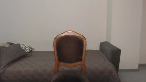 Mia online show from December 14, 4:42 pm