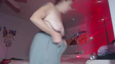 Snapshot of sweetnissapril chatting on February 25, 3:31 am April online show from February 25, 3:31 am