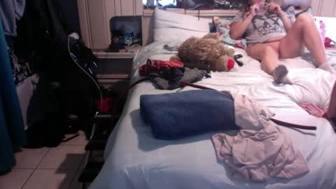 WeAim2PZzz online show from December 9, 10:52 pm