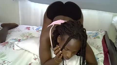 Snapshot of sweetpasion2 chatting on December 17, 1:17 pm sweetpasion2 online show from December 17, 1:17 pm