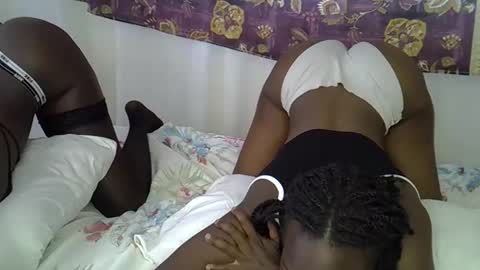 Snapshot of sweetpasion2 chatting on December 18, 11:05 am sweetpasion2 online show from December 18, 11:05 am