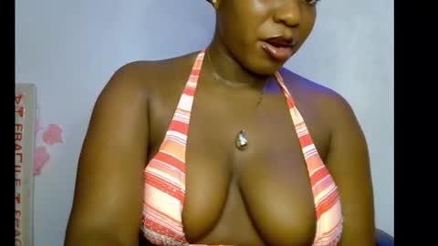 Snapshot of sweetpetitgirl chatting on February 15, 7:51 am LILY BRANDY online show from February 15, 7:51 am