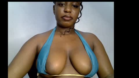 Snapshot of sweetpetitgirl chatting on April 16, 9:39 pm LILY BRANDY online show from April 16, 9:39 pm