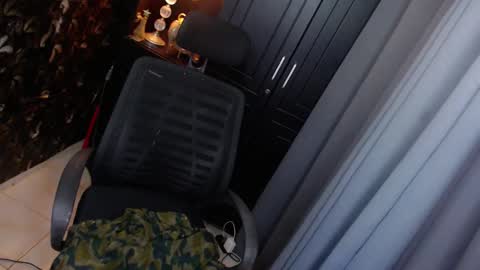 Snapshot of sweetprettyangelts chatting on December 9, 9:26 pm angelica online show from December 9, 9:26 pm