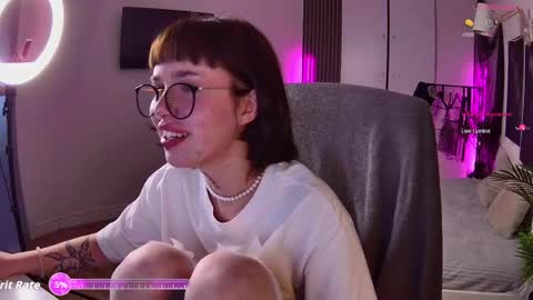 Snapshot of sweetriso chatting on June 5, 9:20 pm Alice online show from June 5, 9:20 pm