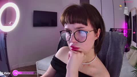 Snapshot of sweetriso chatting on June 6, 8:24 pm Alice online show from June 6, 8:24 pm