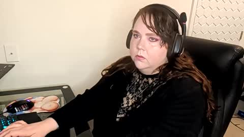 ruby and scarlet online show from November 6, 10:27 am